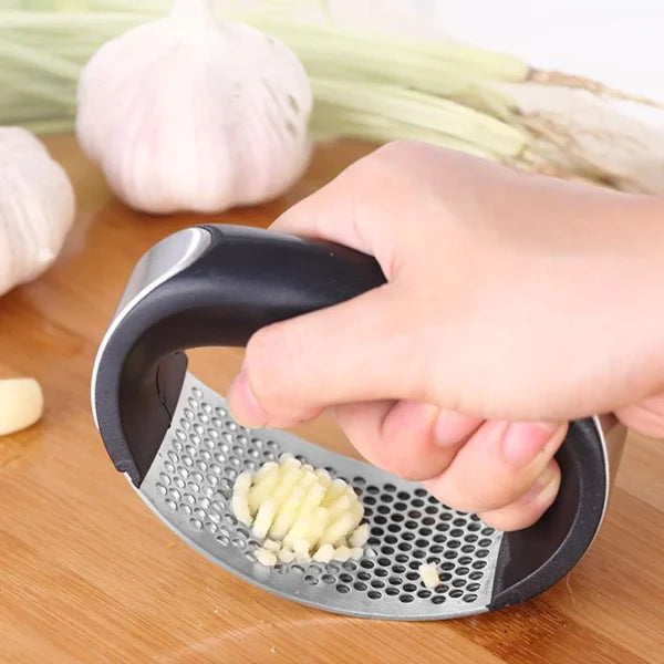 Manual Garlic Press Stainless Steel Handheld Ginger Garlic Curve Mincer Chopping (random Color)